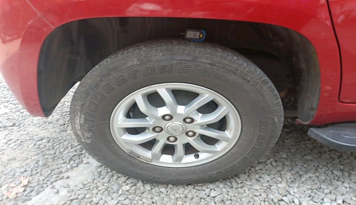 2018 Mahindra TUV300 T8, Diesel, Manual, 1,07,293 km, tyre