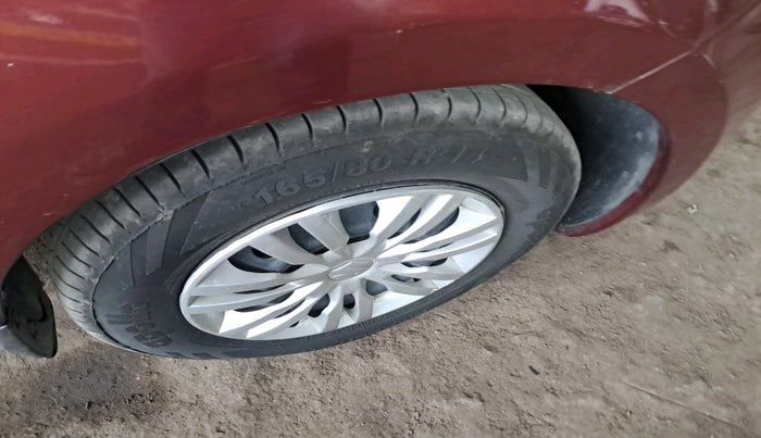 2017 Maruti Dzire VDI, Diesel, Manual, 85,024 km, tyre