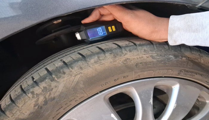 2017 Maruti Baleno ALPHA PETROL 1.2, Petrol, Manual, 52,877 km, tyre