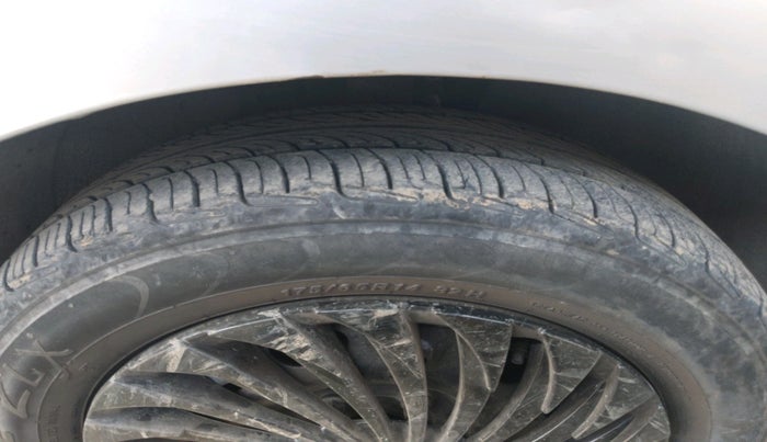 2011 Volkswagen Vento TRENDLINE 1.6, Petrol, Manual, 96,741 km, tyre