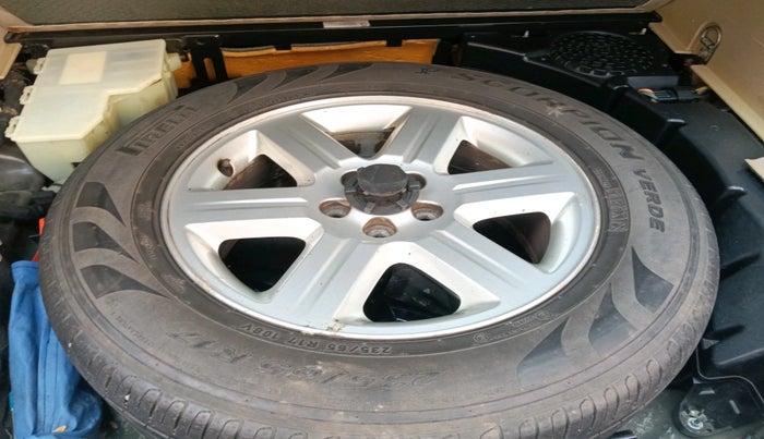 2014 Landrover Freelander 2.0 S, Diesel, Automatic, 1,72,436 km, tyre