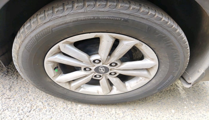 2016 Hyundai Creta SX PLUS 1.6 DIESEL, Diesel, Manual, 1,82,909 km, tyre