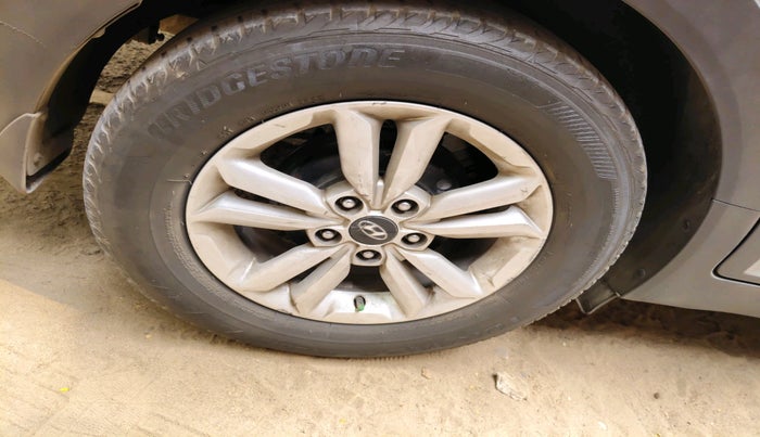 2016 Hyundai Creta SX PLUS 1.6 DIESEL, Diesel, Manual, 1,82,909 km, tyre