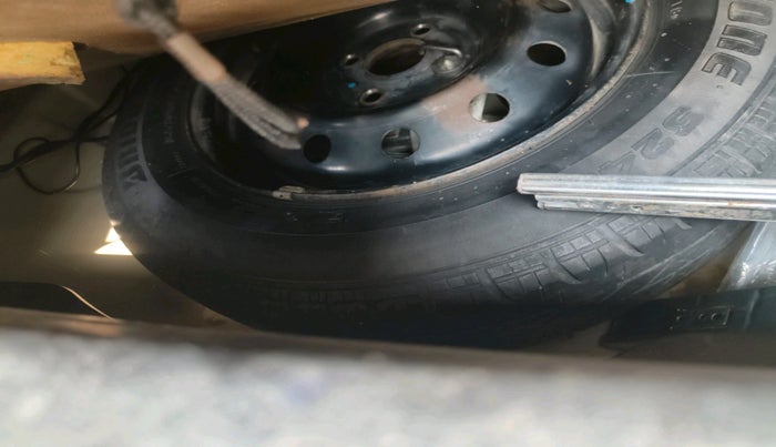 2013 Maruti Swift Dzire VXI, Petrol, Manual, 1,40,424 km, tyre