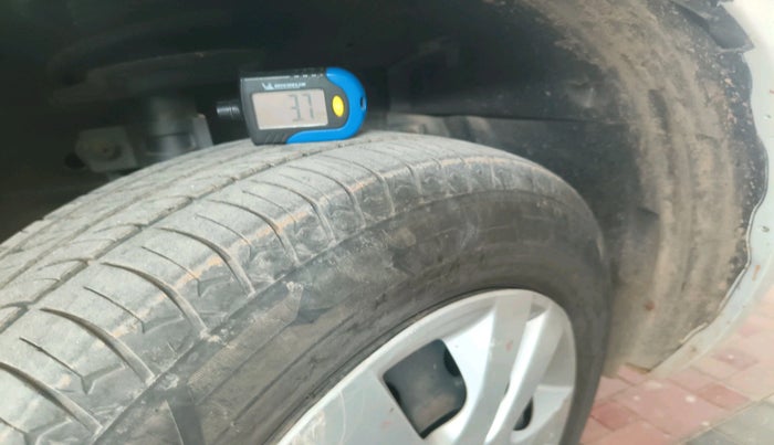 2013 Maruti Swift Dzire VXI, Petrol, Manual, 1,40,424 km, tyre