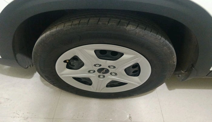 2025 KIA SELTOS  HTE 1.5 PETROL MT, Petrol, Manual, 1,033 km, tyre