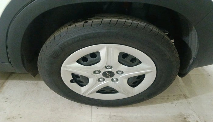 2025 KIA SELTOS  HTE 1.5 PETROL MT, Petrol, Manual, 1,033 km, tyre