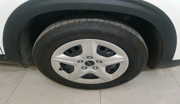 2025 KIA SELTOS  HTE 1.5 PETROL MT, Petrol, Manual, 1,033 km, tyre