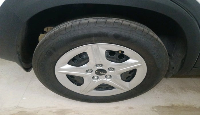 2025 KIA SELTOS  HTE 1.5 PETROL MT, Petrol, Manual, 1,033 km, tyre