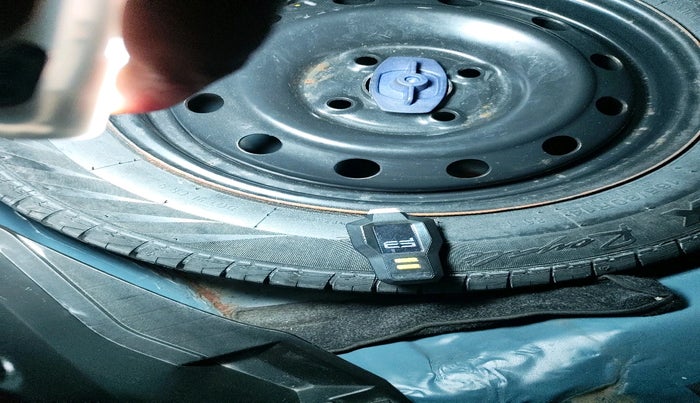 2021 Maruti Swift VXI, Petrol, Manual, 25,505 km, tyre