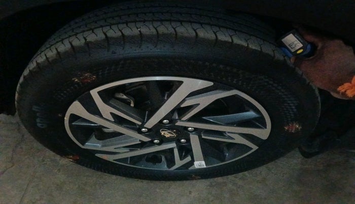 2025 Hyundai Creta EX (O) 1.5 Petrol, Petrol, Manual, 1,952 km, tyre