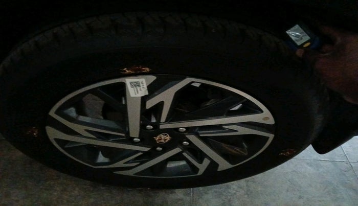 2025 Hyundai Creta EX (O) 1.5 Petrol, Petrol, Manual, 1,952 km, tyre