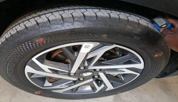 2025 Hyundai Creta EX (O) 1.5 Petrol, Petrol, Manual, 1,952 km, tyre