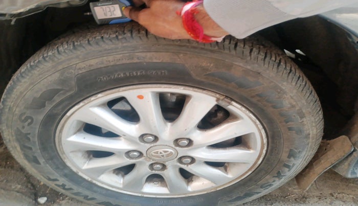 2012 Toyota Innova 2.5 VX 8 STR, Diesel, Manual, 2,46,632 km, tyre