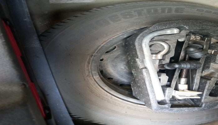 2012 Volkswagen Polo COMFORTLINE 1.2L, Diesel, Manual, 69,500 km, tyre