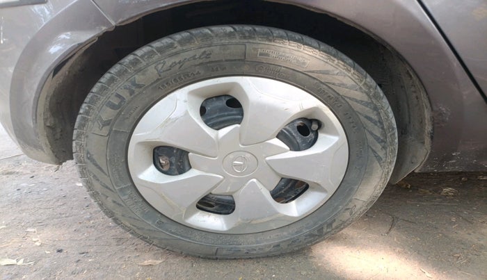 2016 Tata Tiago XT PETROL, CNG, Manual, 91,355 km, tyre