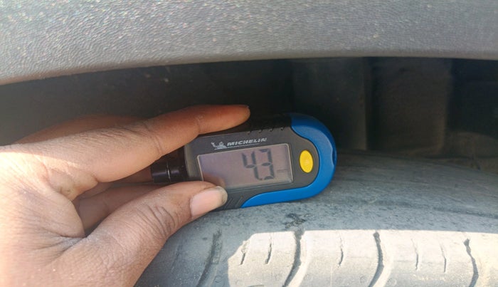 2022 KIA CARENS PRESTIGE PLUS 1.4 PETROL 7 STR, Petrol, Manual, 33,212 km, tyre