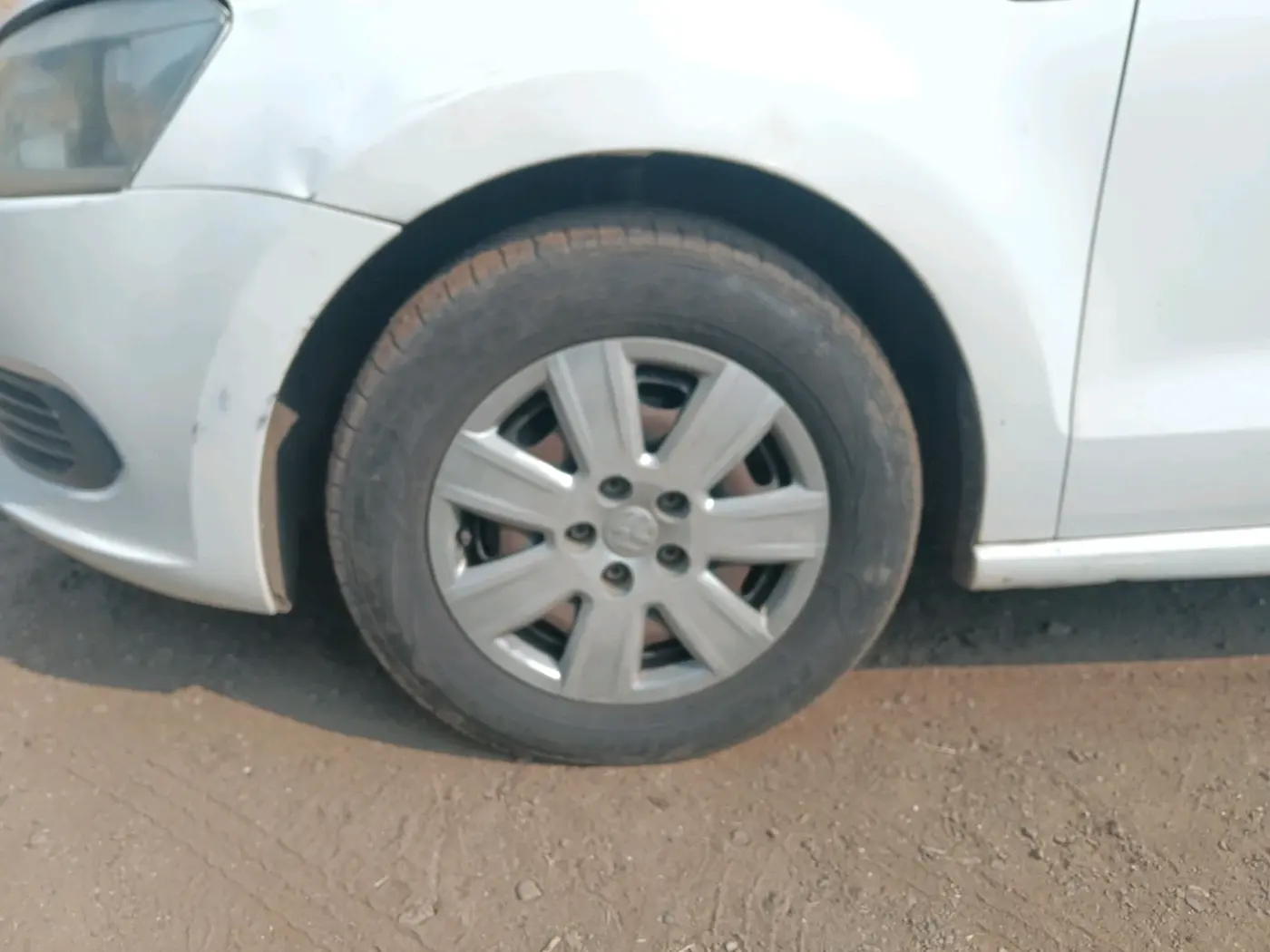 2012 Volkswagen Vento TRENDLINE DIESEL 1.6, Diesel, Manual, 93,320 km, tyre