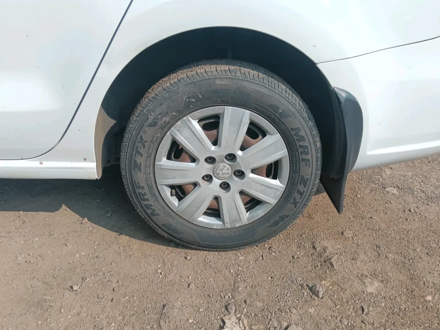 2012 Volkswagen Vento TRENDLINE DIESEL 1.6, Diesel, Manual, 93,320 km, tyre