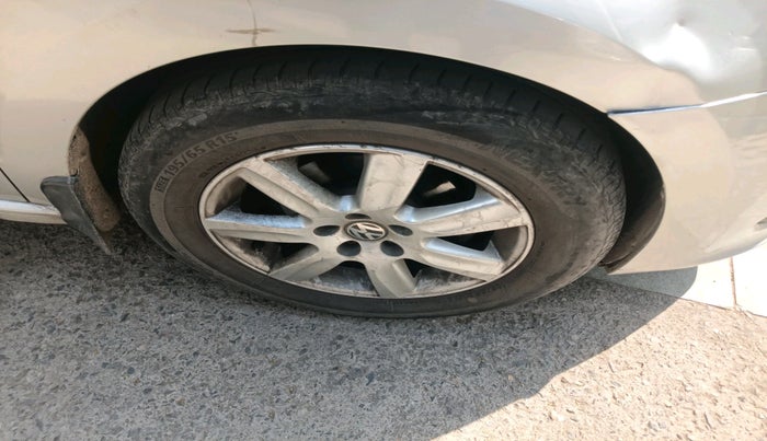 2011 Volkswagen Vento HIGHLINE 1.6 MPI, Petrol, Manual, 1,02,278 km, tyre