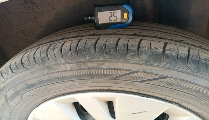 2008 Maruti Swift Dzire VXI 1.3, Petrol, Manual, 1,26,754 km, tyre