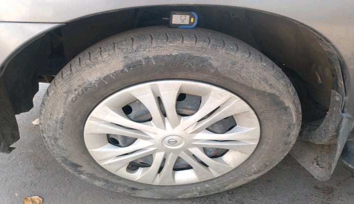 2013 Toyota Innova 2.5 G 8 STR, Diesel, Manual, 74,023 km, tyre