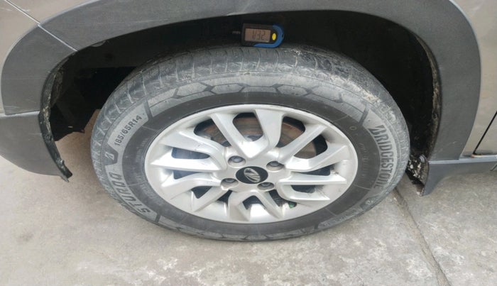 2016 Mahindra Kuv100 K8 6 STR, Petrol, Manual, 93,634 km, tyre