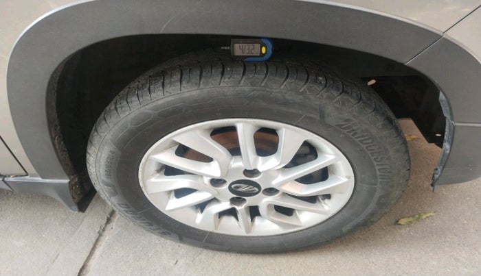 2016 Mahindra Kuv100 K8 6 STR, Petrol, Manual, 93,634 km, tyre