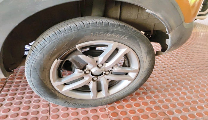 2023 Renault TRIBER RXZ, Petrol, Manual, 30,668 km, tyre