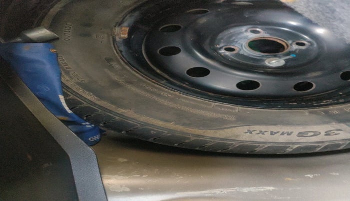 2016 Maruti Swift VXI, Petrol, Manual, 67,651 km, tyre