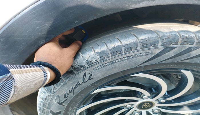 2018 Hyundai Creta E PLUS 1.6 PETROL, CNG, Manual, 73,114 km, tyre