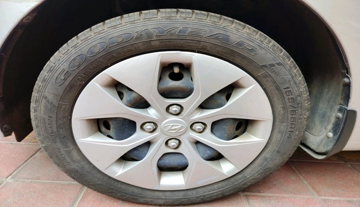 2017 Hyundai Xcent E+, Petrol, Manual, 72,395 km, tyre