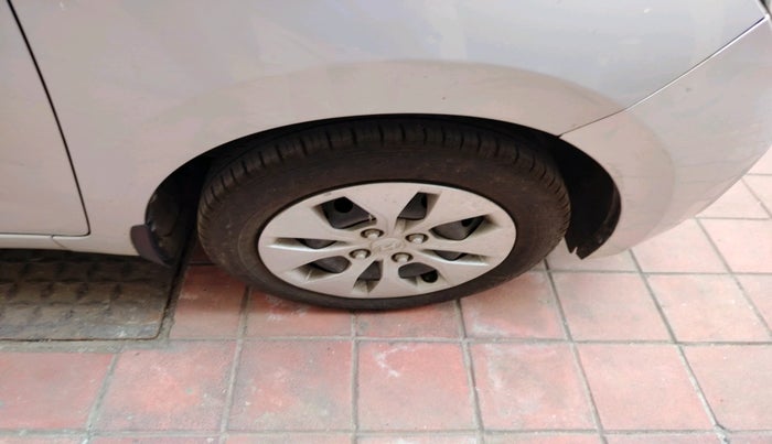 2017 Hyundai Xcent E+, Petrol, Manual, 72,395 km, tyre