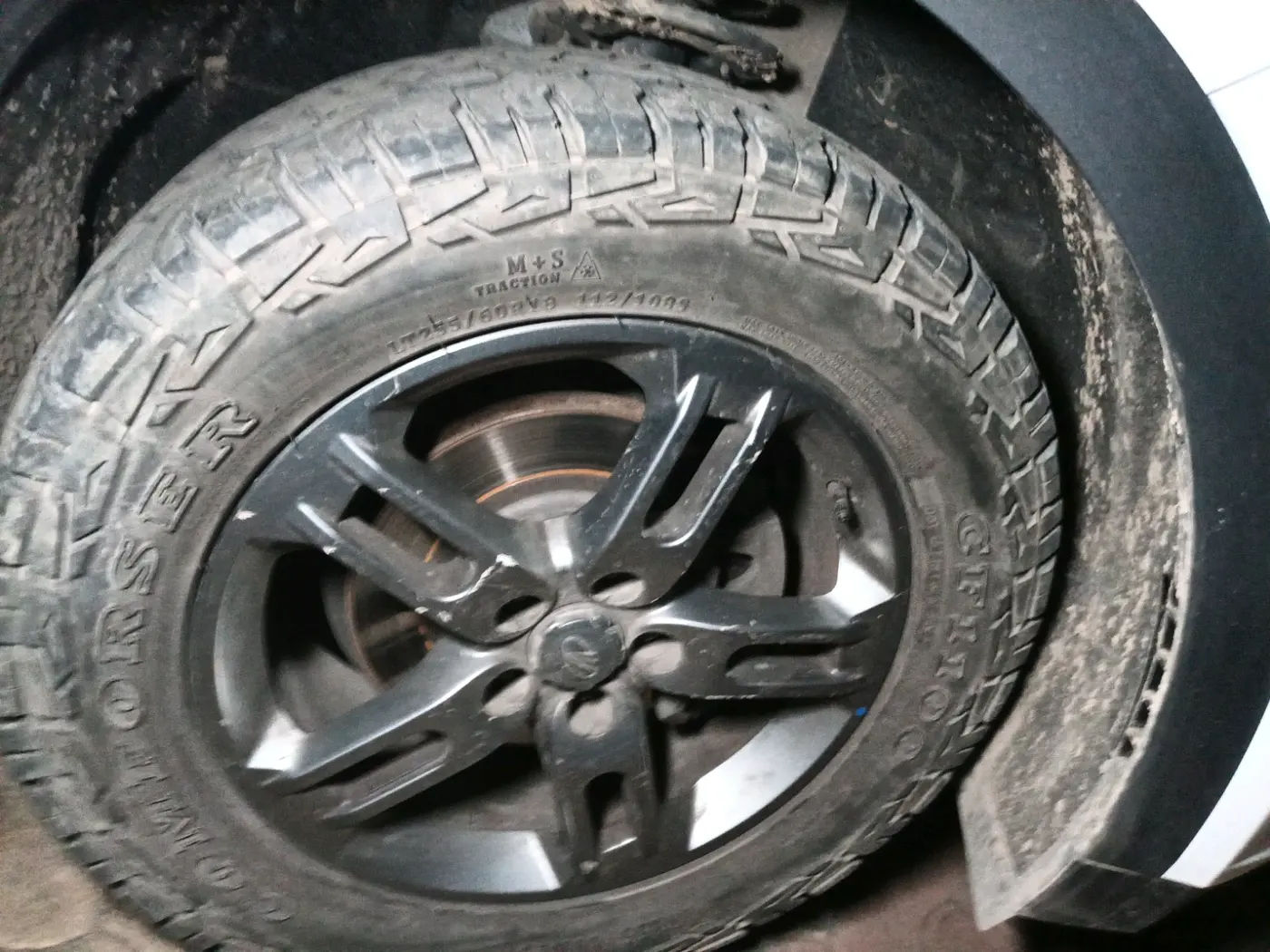 2022 Mahindra XUV700 MX P MT 5 STR, Petrol, Manual, 92,642 km, tyre
