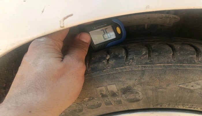 2014 Hyundai Grand i10 SPORTZ 1.1 CRDI, Diesel, Manual, 1,45,400 km, tyre