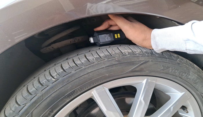 2017 Volkswagen Vento HIGHLINE 1.5 AT, Diesel, Automatic, 1,41,994 km, tyre