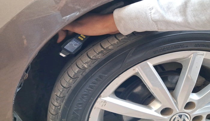 2017 Volkswagen Vento HIGHLINE 1.5 AT, Diesel, Automatic, 1,41,994 km, tyre