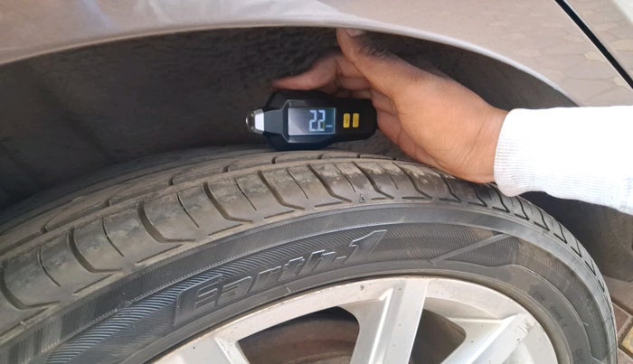 2017 Volkswagen Vento HIGHLINE 1.5 AT, Diesel, Automatic, 1,41,994 km, tyre