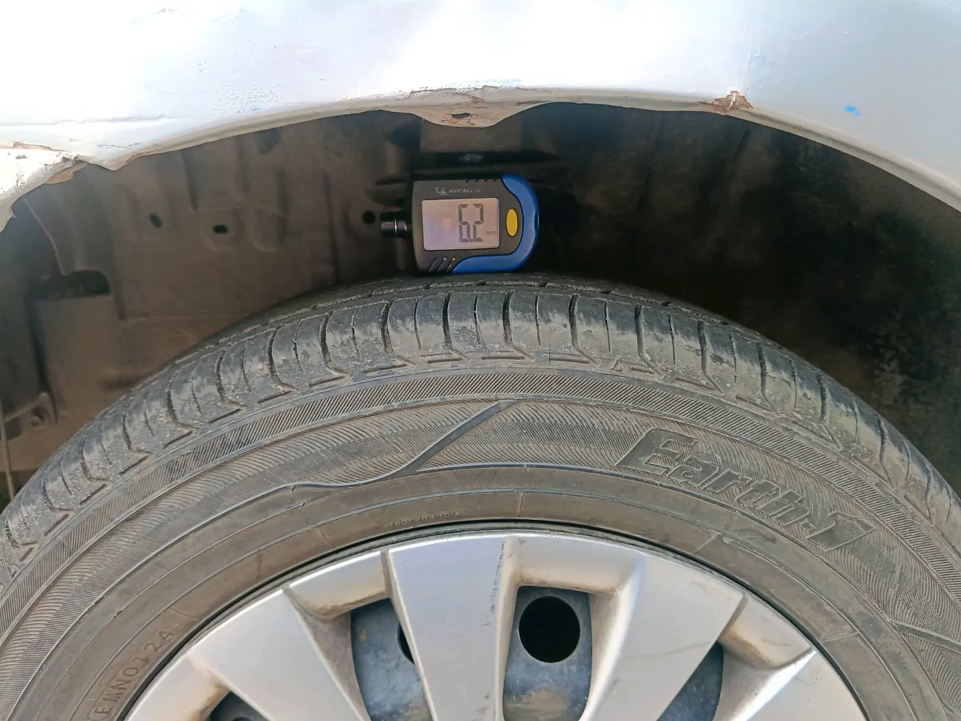 2011 Toyota Etios G, Petrol, Manual, 1,28,679 km, tyre