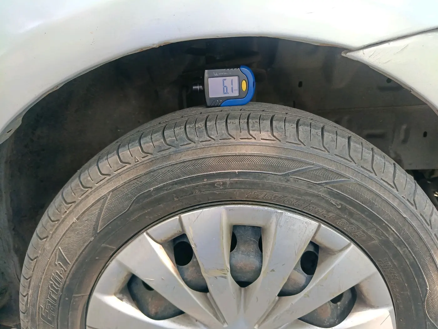 2011 Toyota Etios G, Petrol, Manual, 1,28,679 km, tyre