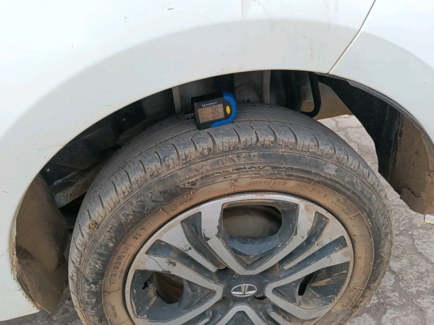 2023 Tata TIGOR XZ PLUS CNG, CNG, Manual, 57,819 km, tyre