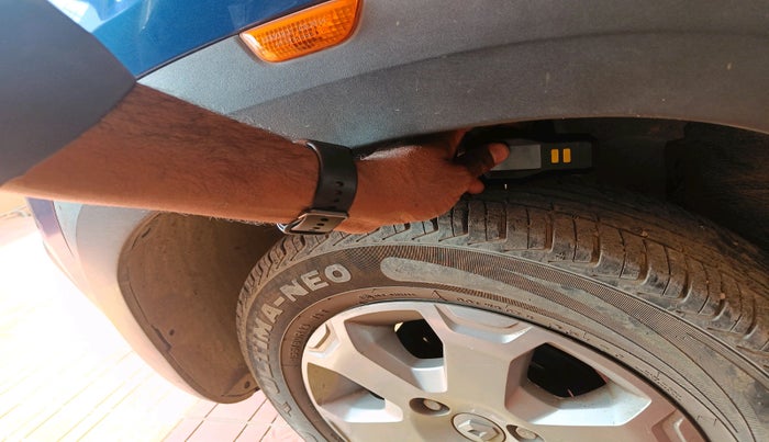 2017 Renault Kwid CLIMBER 1.0 AMT, Petrol, Automatic, 49,395 km, tyre