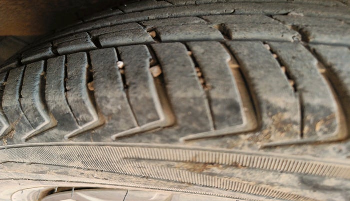 2017 Renault Kwid CLIMBER 1.0 AMT, Petrol, Automatic, 49,395 km, tyre