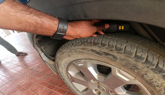 2017 Renault Kwid CLIMBER 1.0 AMT, Petrol, Automatic, 49,395 km, tyre