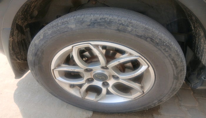 2015 Mahindra XUV500 W6, Diesel, Manual, 80,092 km, tyre