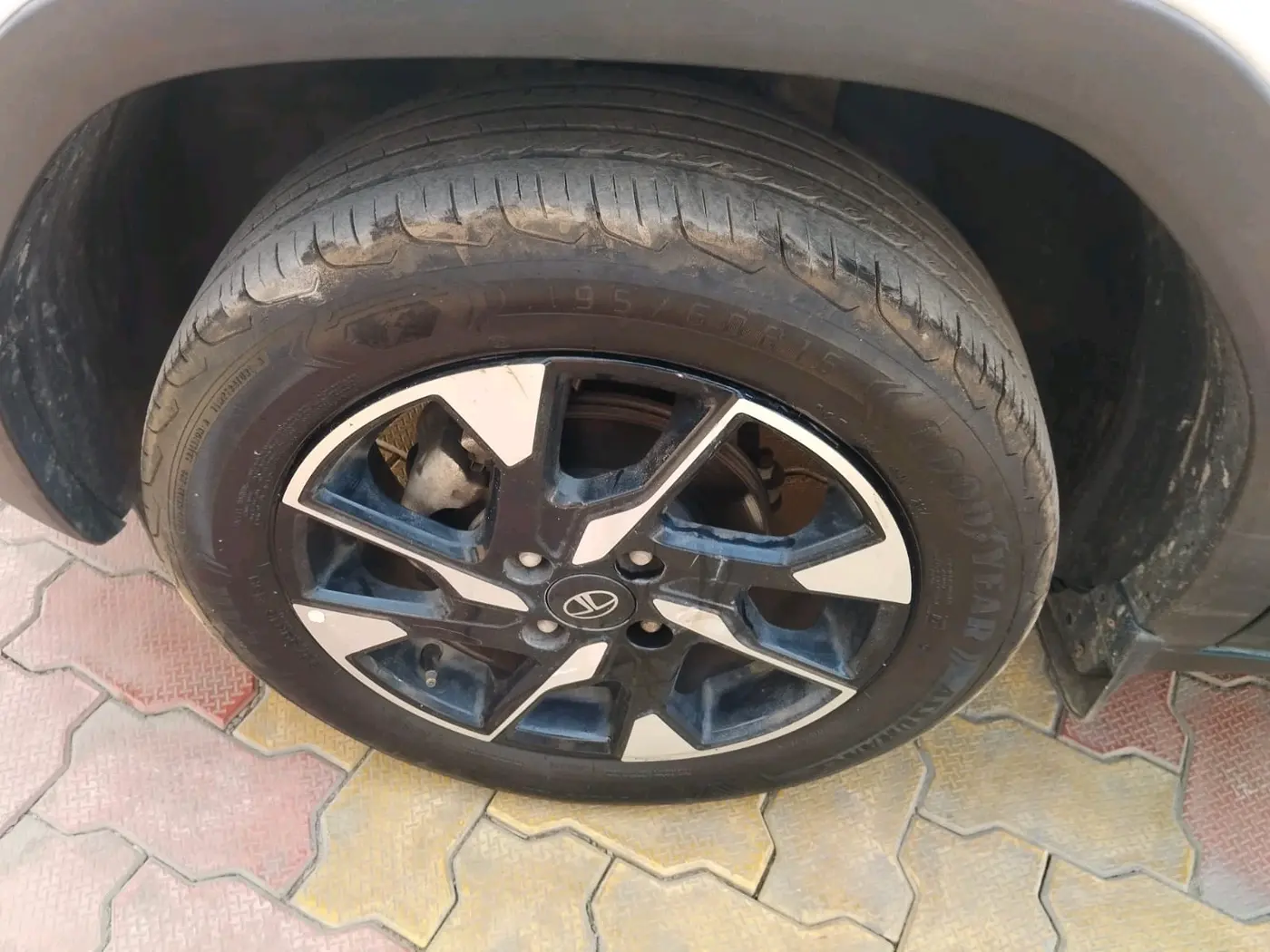 2024 Tata PUNCH ACCOMPLISHED DAZZLE SUNROOF CNG MT, CNG, Manual, 41,329 km, tyre