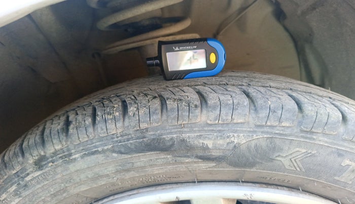 2013 Toyota Etios Liva GD, Diesel, Manual, 1,17,738 km, tyre