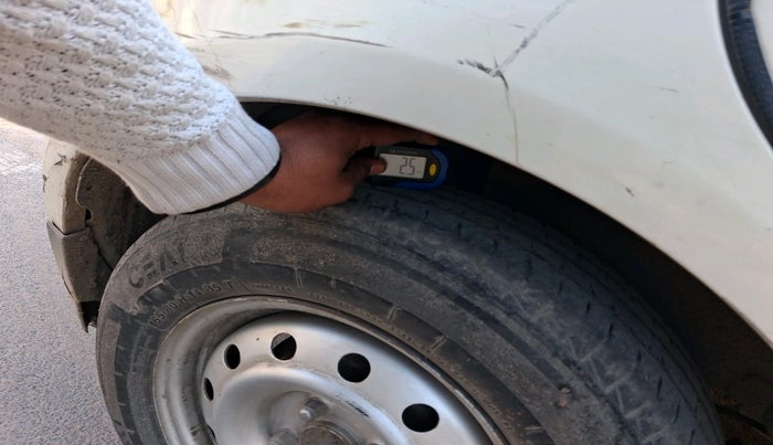 2014 Maruti Swift LXI, Petrol, Manual, 72,461 km, tyre