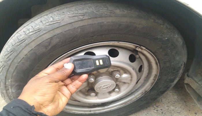 2015 Hyundai Eon ERA +, CNG, Manual, 1,08,441 km, tyre