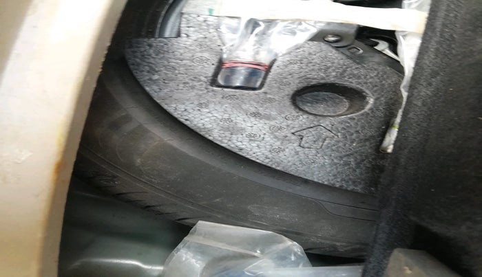 2020 Mahindra XUV300 W8 1.2 PETROL, Petrol, Manual, 39,646 km, tyre